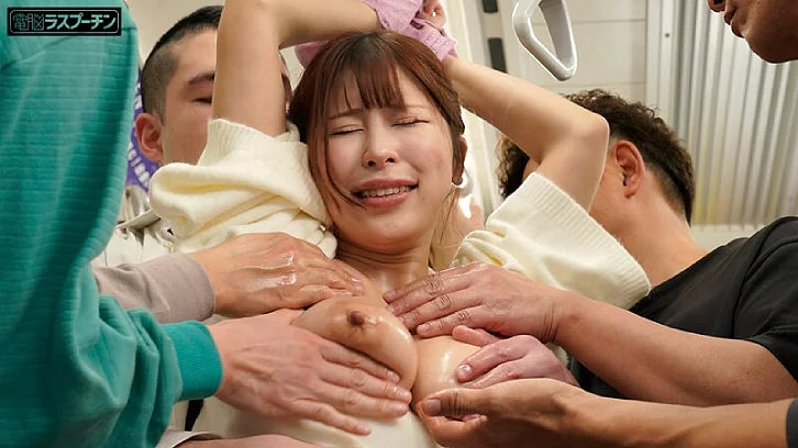 満員電車で爆乳OLの乳首を痴漢する変質者